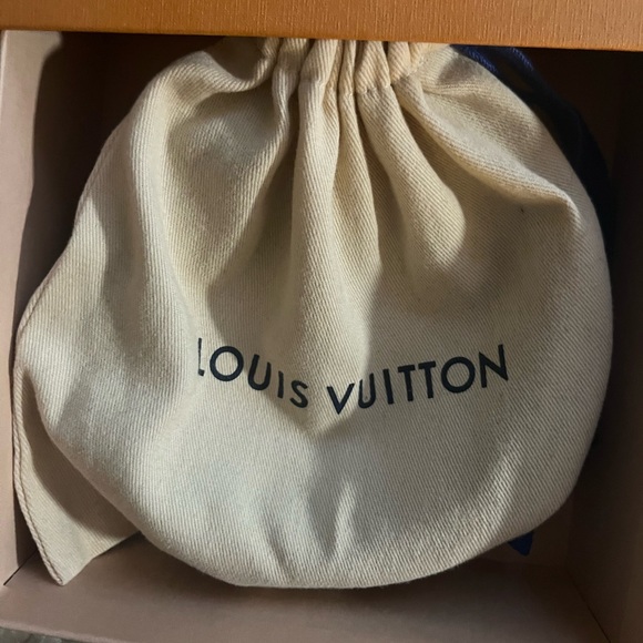 Louis Vuitton belt - Picture 2 of 6